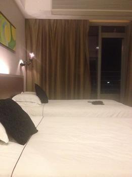 Century Sailboat Apartment Hotel Rizhao Exteriör bild